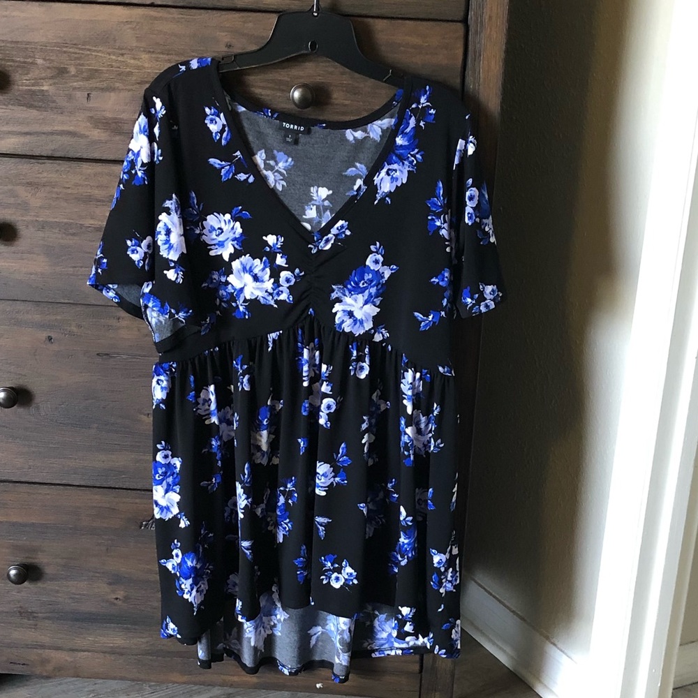 Torrid blue floral babydoll top size 1